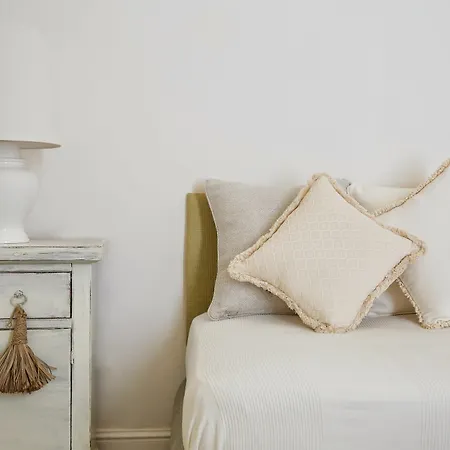 Domus Dejana Bed & Breakfast 3*